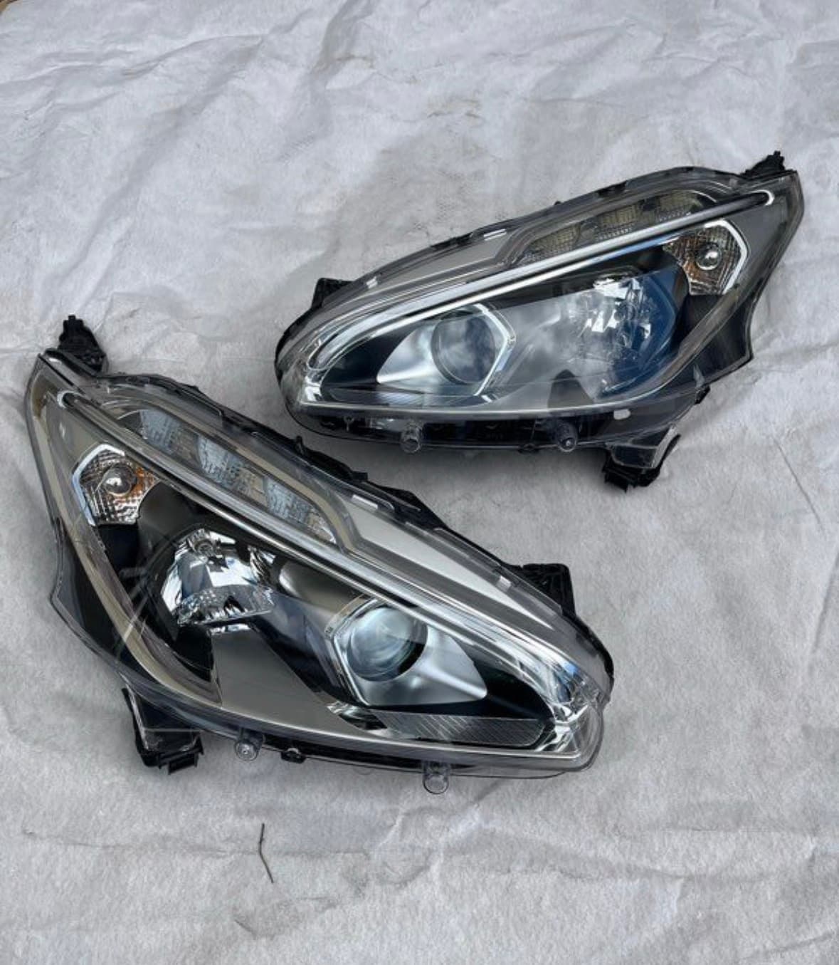 Phare avant Peugeot 208 LED fond noir phase 2 2015-2020